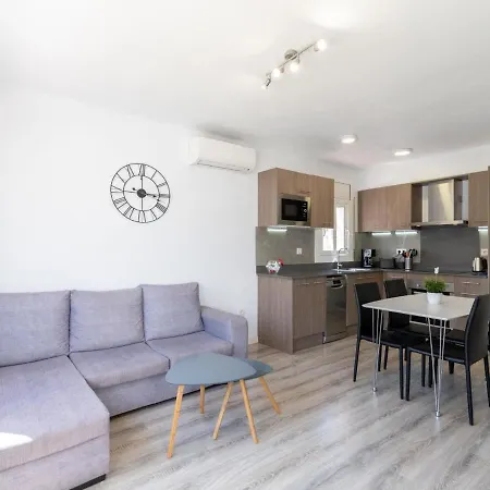 Vedos By Interhome Roses